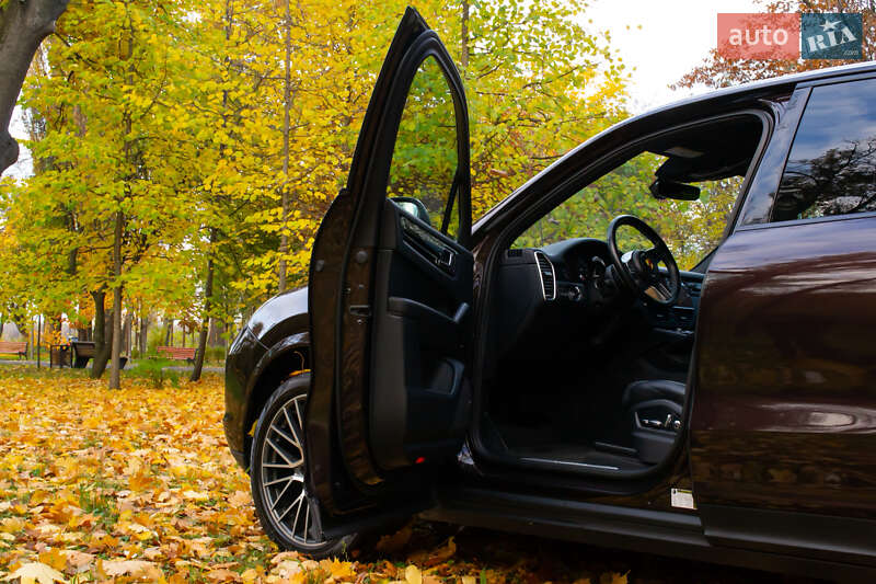 Внедорожник / Кроссовер Porsche Cayenne 2018 в Киеве