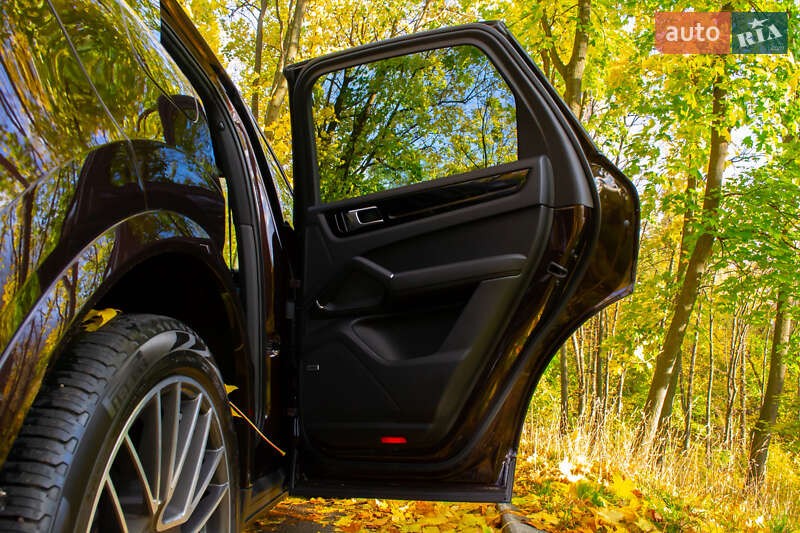 Внедорожник / Кроссовер Porsche Cayenne 2018 в Киеве