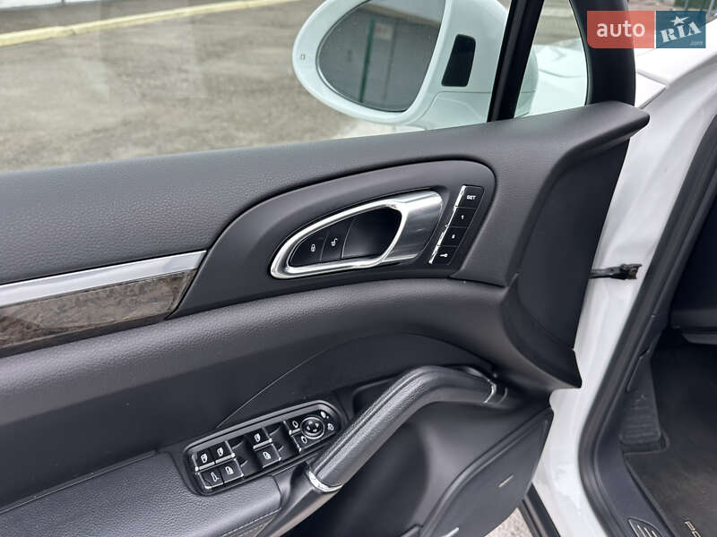 Внедорожник / Кроссовер Porsche Cayenne 2016 в Киеве фото 10 Внедорожник / Кроссовер Porsche Cayenne 2016 в Киеве