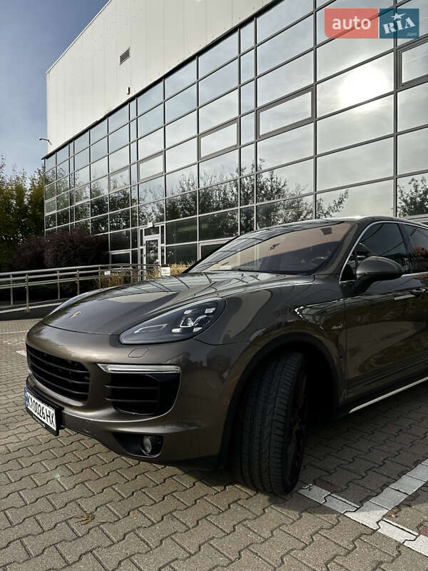 Позашляховик / Кросовер Porsche Cayenne 2015 в Києві