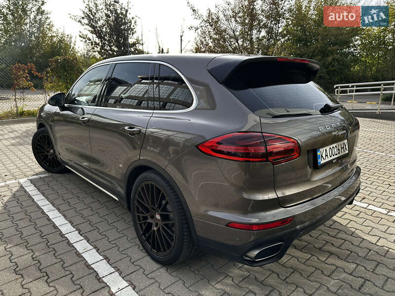 Позашляховик / Кросовер Porsche Cayenne 2015 в Києві