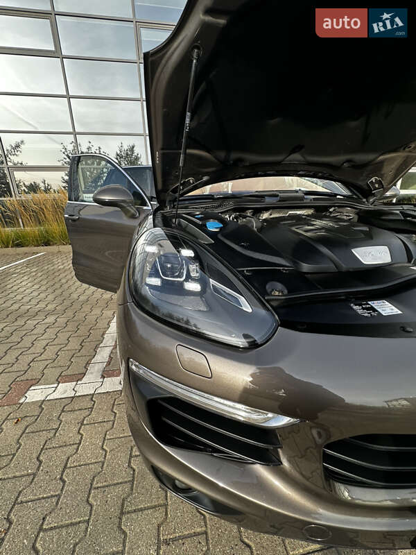 Позашляховик / Кросовер Porsche Cayenne 2015 в Києві