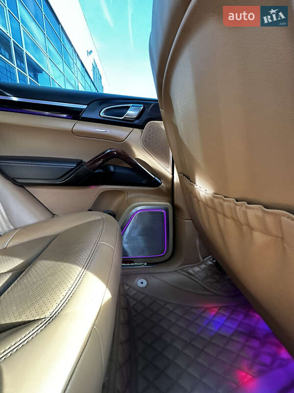 Позашляховик / Кросовер Porsche Cayenne 2015 в Києві