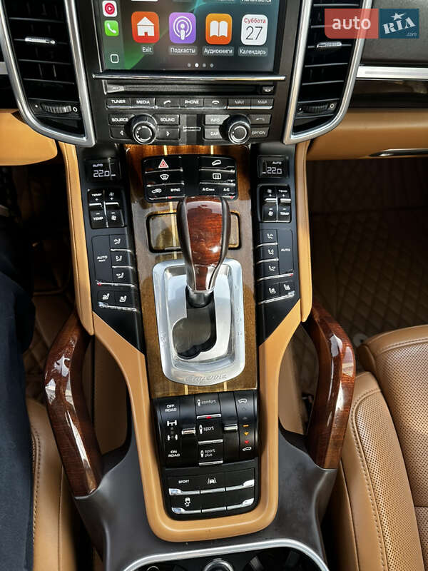 Позашляховик / Кросовер Porsche Cayenne 2015 в Києві