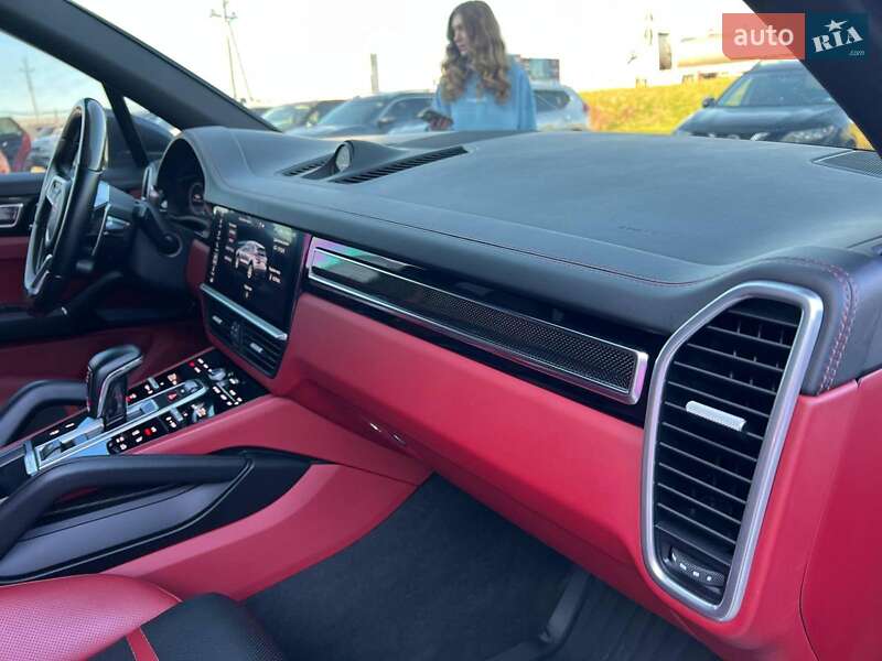 Позашляховик / Кросовер Porsche Cayenne 2019 в Львові