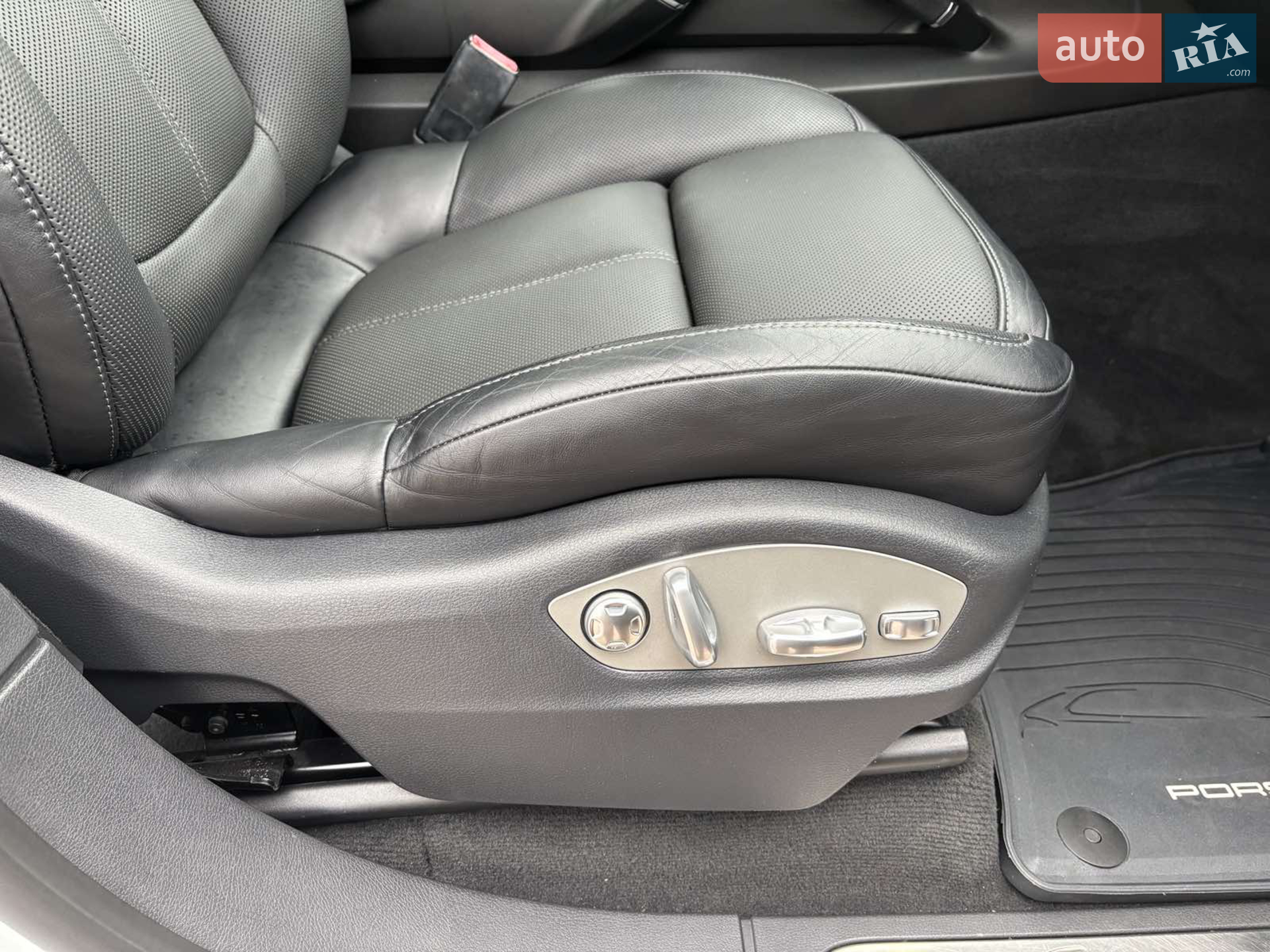 2015 Porsche Cayenne - мініатюра 25