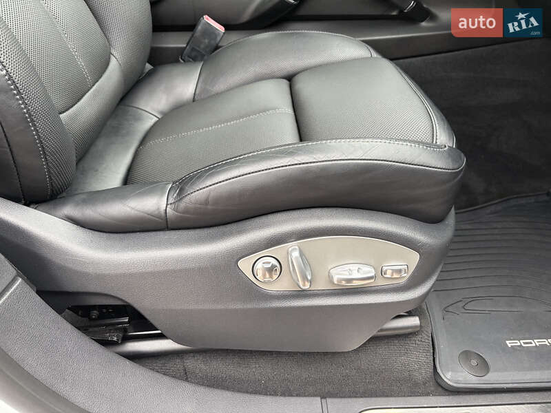 Позашляховик / Кросовер Porsche Cayenne 2015 в Ніжині