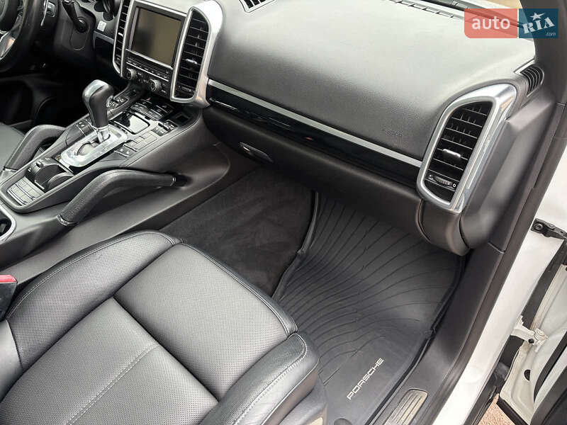 Позашляховик / Кросовер Porsche Cayenne 2015 в Ніжині