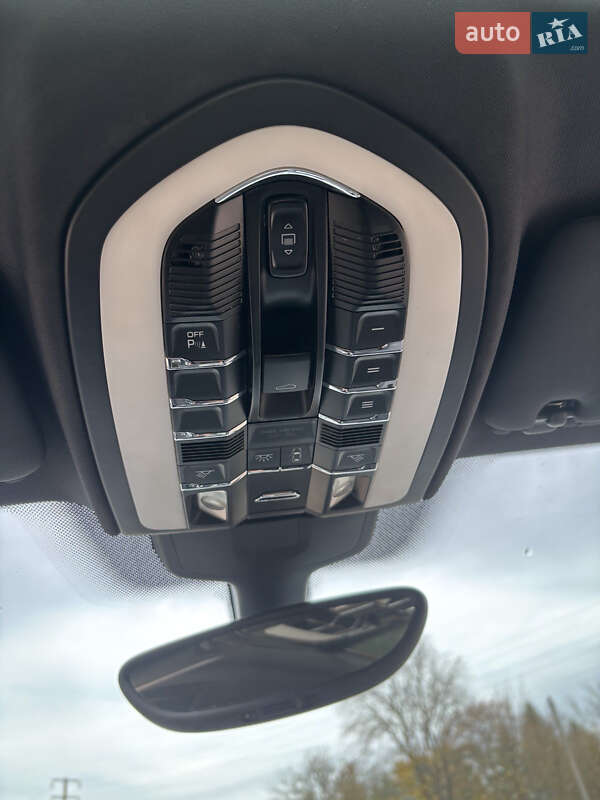 Позашляховик / Кросовер Porsche Cayenne 2015 в Ніжині