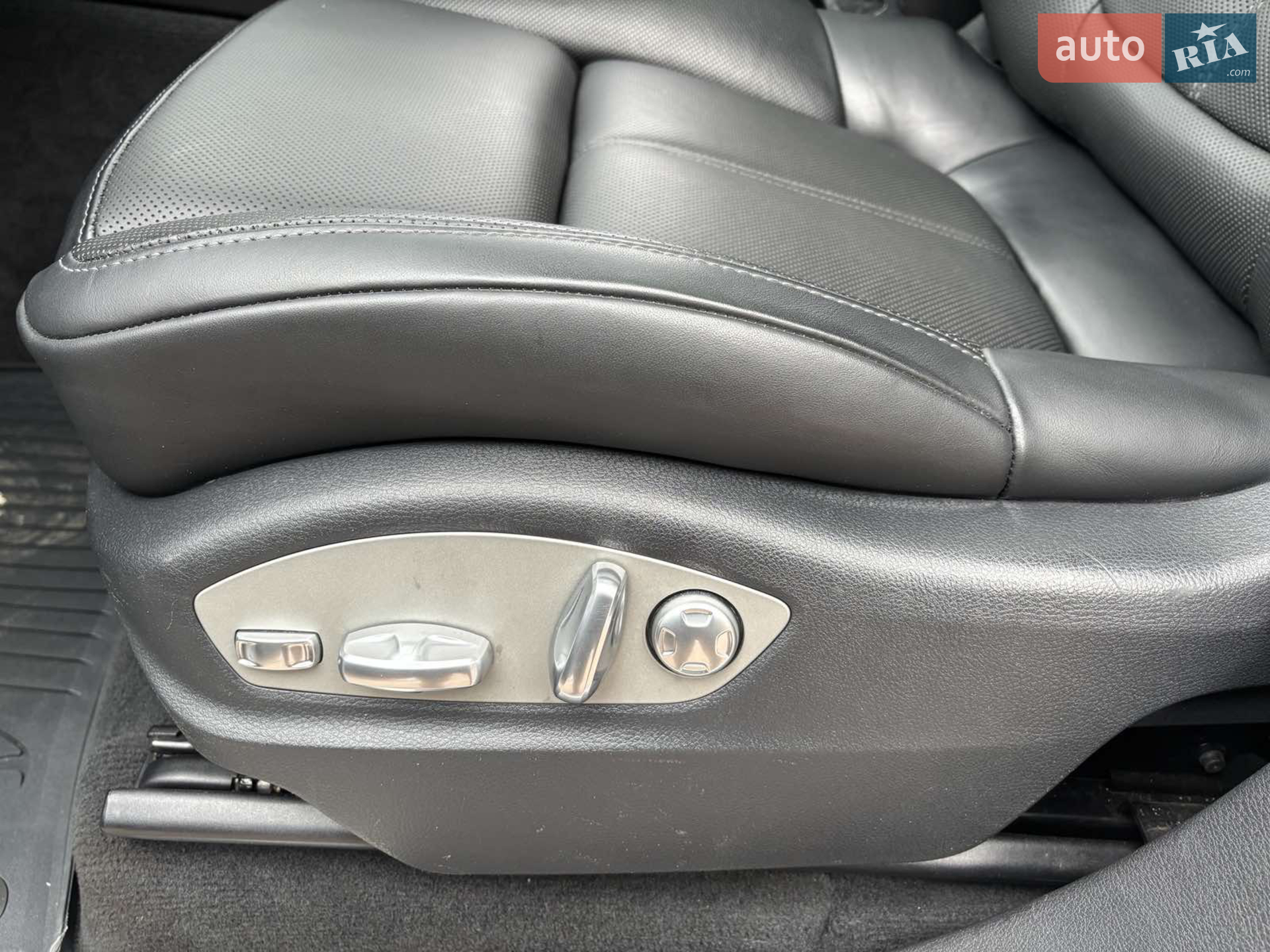 2015 Porsche Cayenne - мініатюра 31
