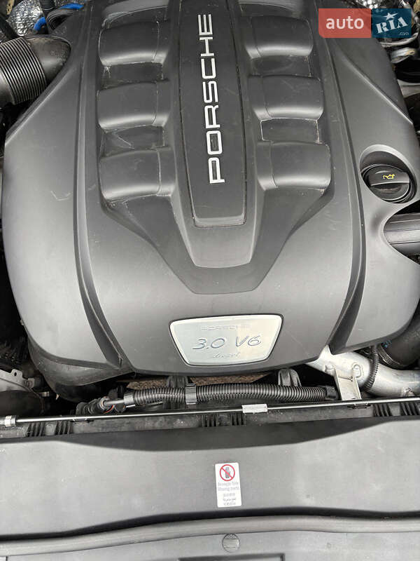 Позашляховик / Кросовер Porsche Cayenne 2015 в Ніжині