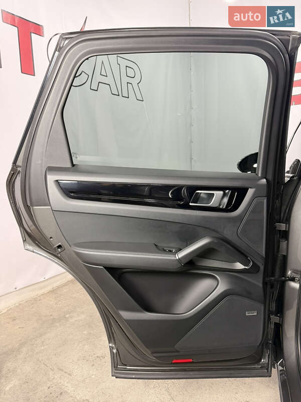 Позашляховик / Кросовер Porsche Cayenne 2019 в Одесі