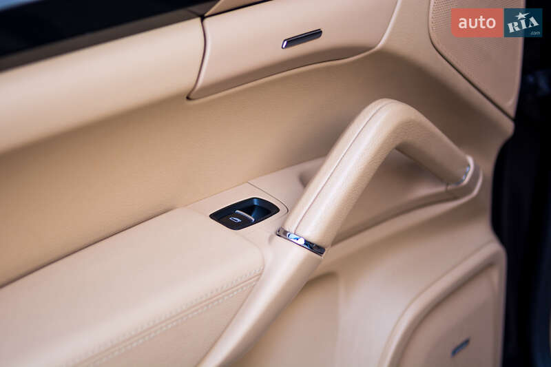 Позашляховик / Кросовер Porsche Cayenne 2012 в Івано-Франківську