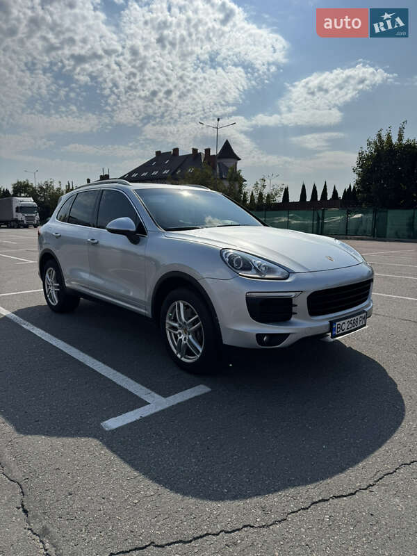 Позашляховик / Кросовер Porsche Cayenne 2015 в Самборі