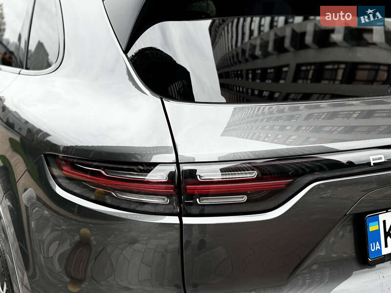 Внедорожник / Кроссовер Porsche Cayenne 2019 в Киеве