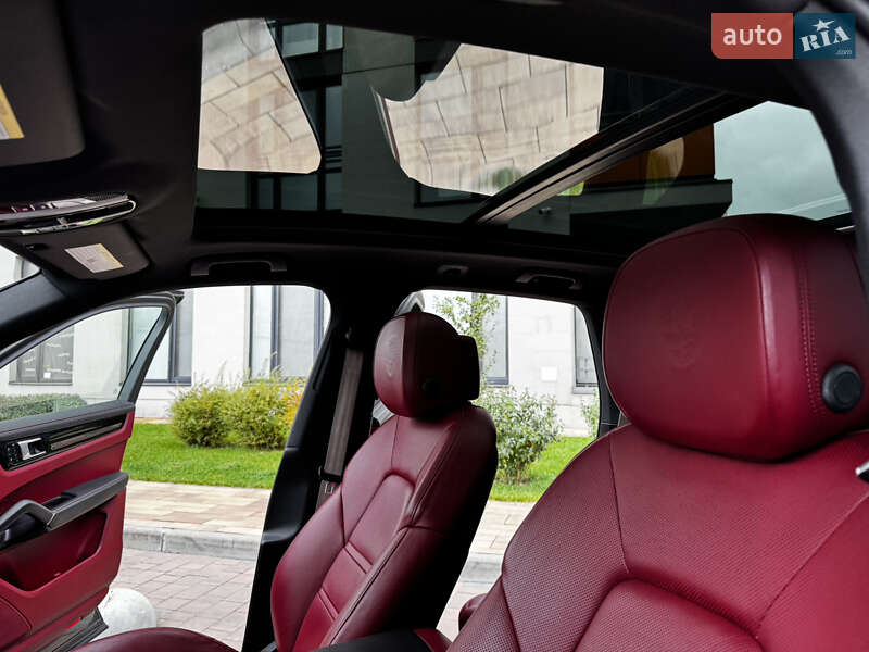 Внедорожник / Кроссовер Porsche Cayenne 2019 в Киеве