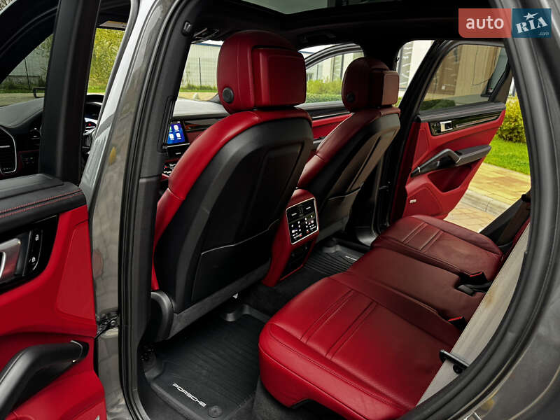 Внедорожник / Кроссовер Porsche Cayenne 2019 в Киеве