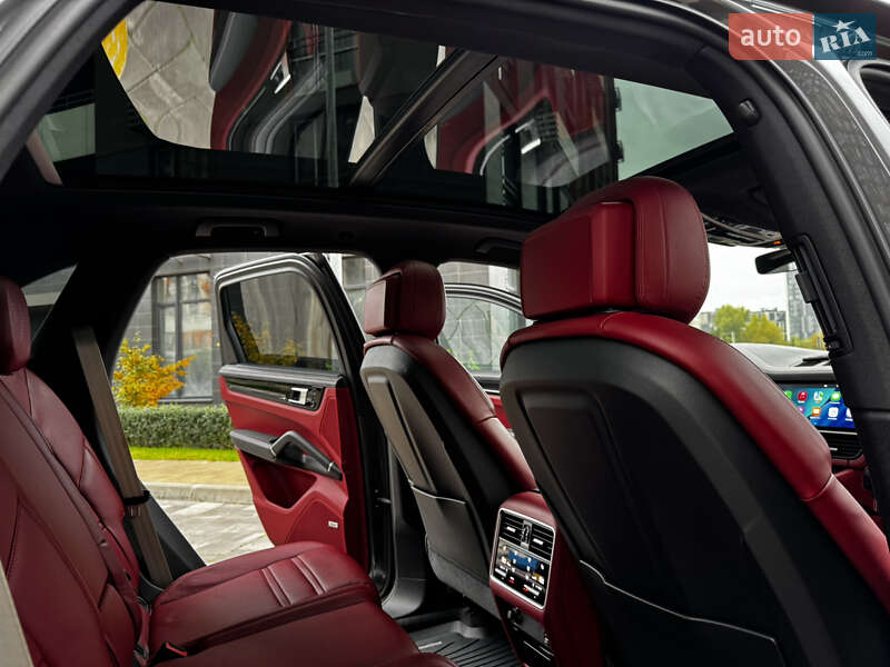 Внедорожник / Кроссовер Porsche Cayenne 2019 в Киеве