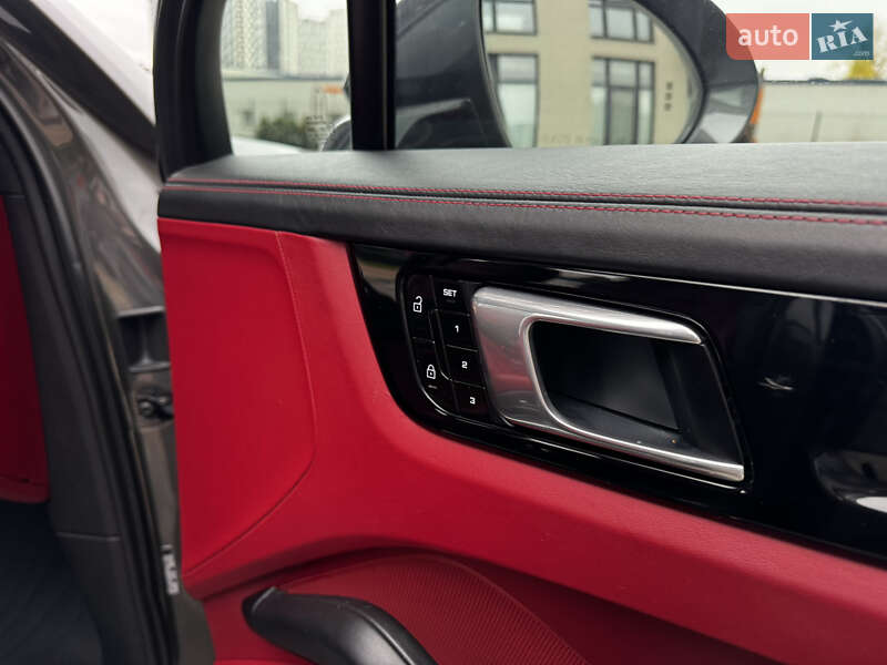 Внедорожник / Кроссовер Porsche Cayenne 2019 в Киеве