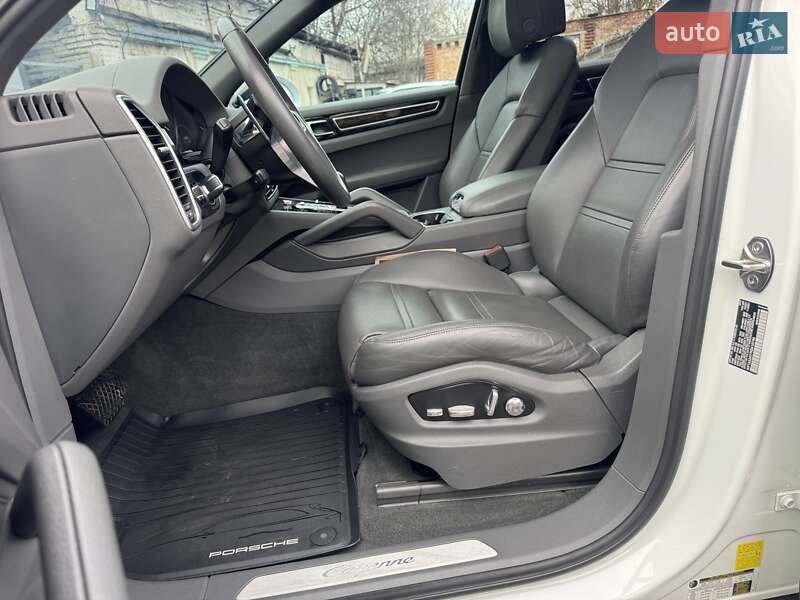 Внедорожник / Кроссовер Porsche Cayenne 2018 в Тернополе