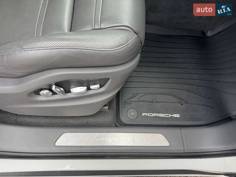 Внедорожник / Кроссовер Porsche Cayenne 2018 в Тернополе