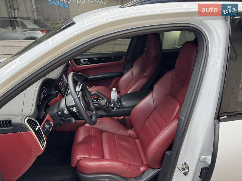 Внедорожник / Кроссовер Porsche Cayenne 2018 в Киеве