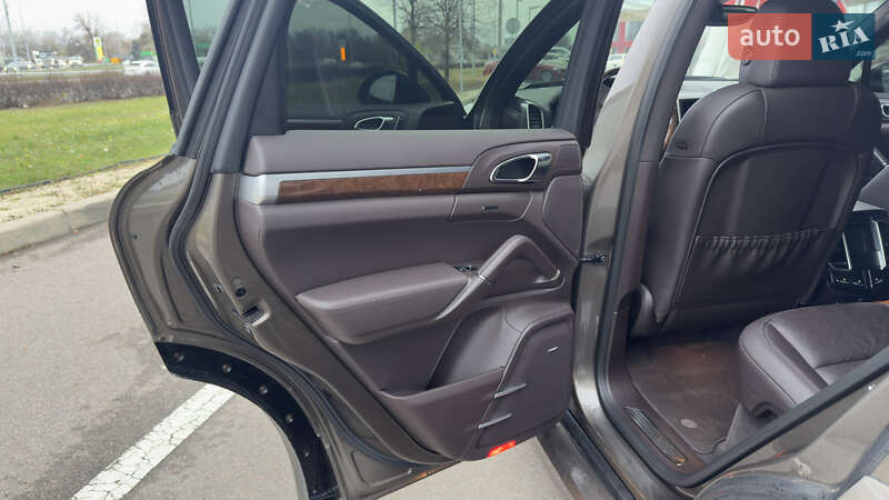 Позашляховик / Кросовер Porsche Cayenne 2013 в Києві