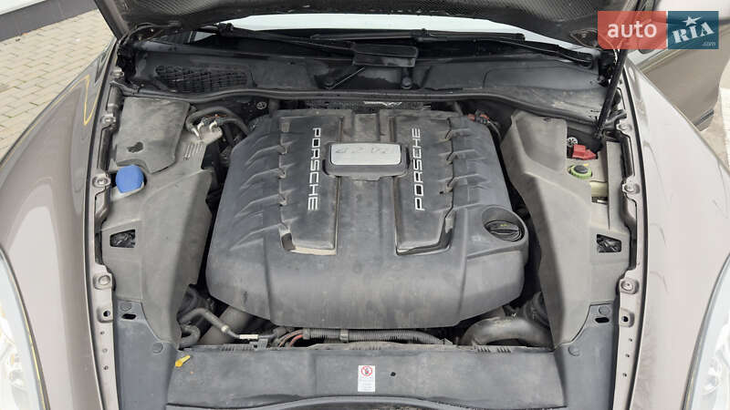 Позашляховик / Кросовер Porsche Cayenne 2013 в Києві