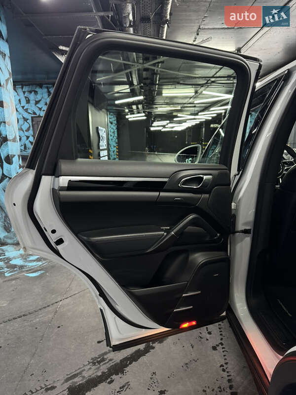 Позашляховик / Кросовер Porsche Cayenne 2014 в Києві