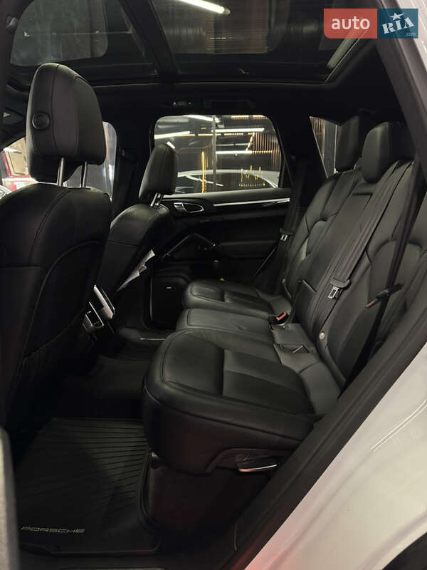 Позашляховик / Кросовер Porsche Cayenne 2014 в Києві
