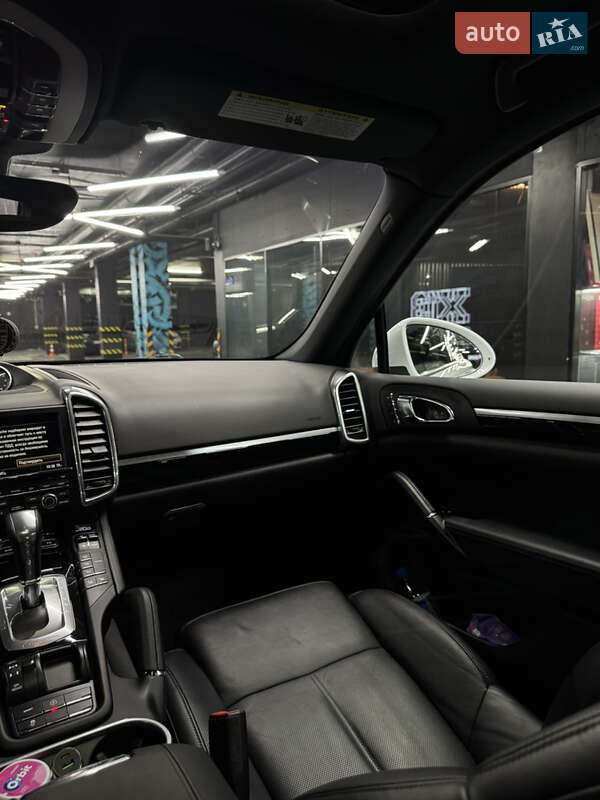 Позашляховик / Кросовер Porsche Cayenne 2014 в Києві