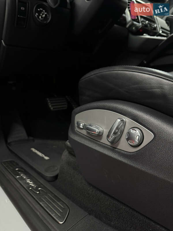 Позашляховик / Кросовер Porsche Cayenne 2014 в Києві