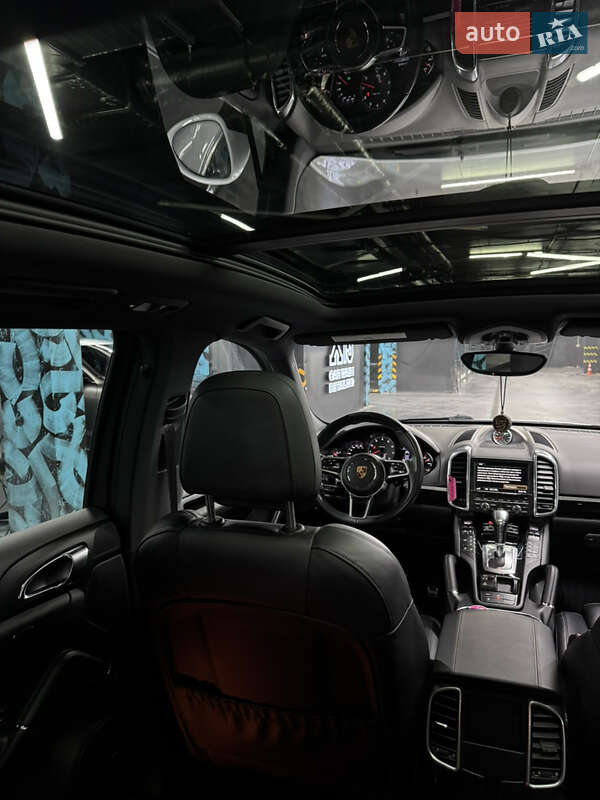 Позашляховик / Кросовер Porsche Cayenne 2014 в Києві