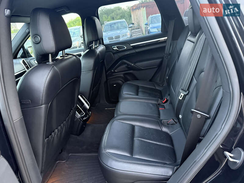 Внедорожник / Кроссовер Porsche Cayenne 2011 в Ровно