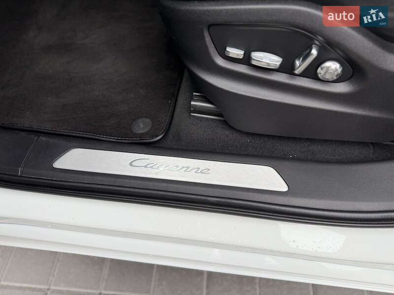 Внедорожник / Кроссовер Porsche Cayenne 2021 в Львове