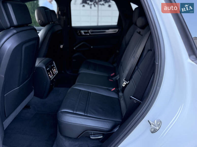 Позашляховик / Кросовер Porsche Cayenne 2020 в Одесі