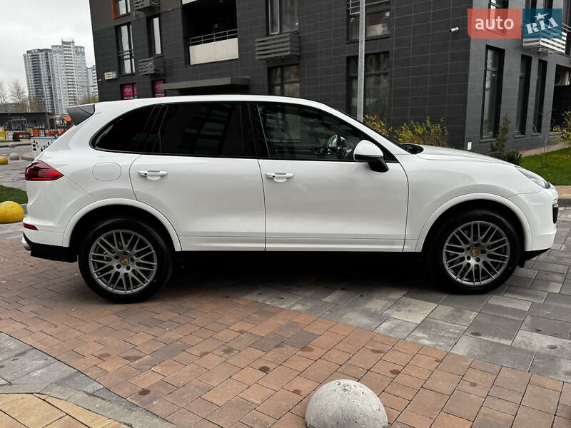 Позашляховик / Кросовер Porsche Cayenne 2017 в Києві