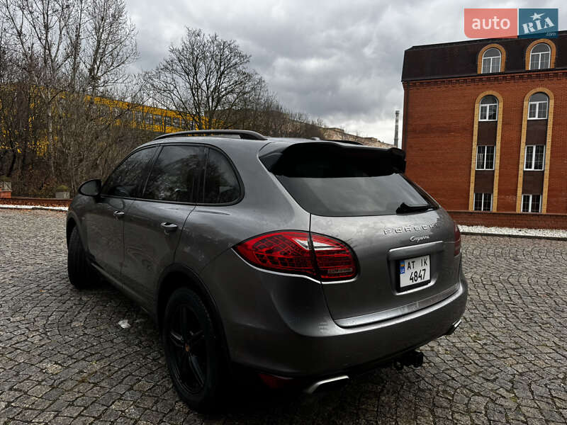 Внедорожник / Кроссовер Porsche Cayenne 2013 в Каменец-Подольском