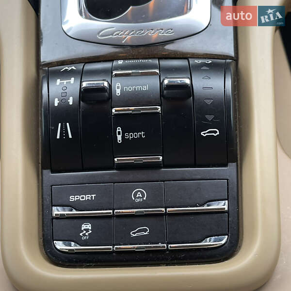 Позашляховик / Кросовер Porsche Cayenne 2012 в Києві