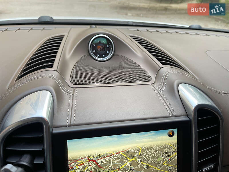 Позашляховик / Кросовер Porsche Cayenne 2012 в Харкові