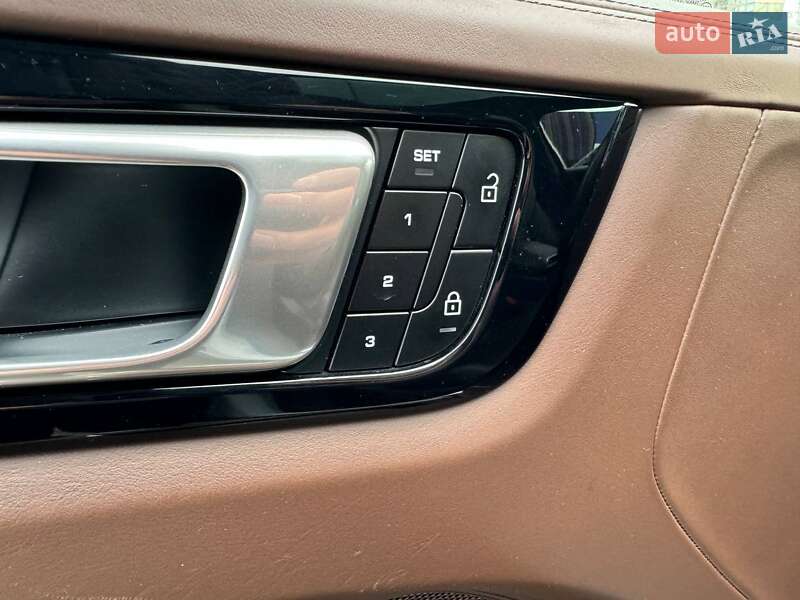 Позашляховик / Кросовер Porsche Cayenne 2021 в Києві