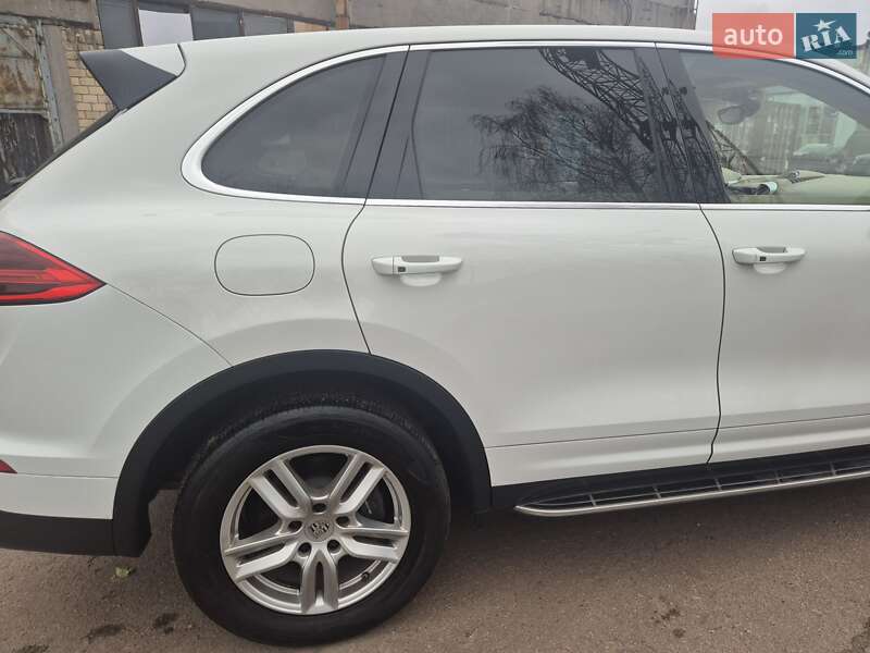 Внедорожник / Кроссовер Porsche Cayenne 2014 в Киеве
