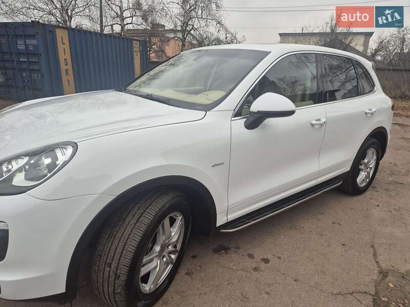 Внедорожник / Кроссовер Porsche Cayenne 2014 в Киеве
