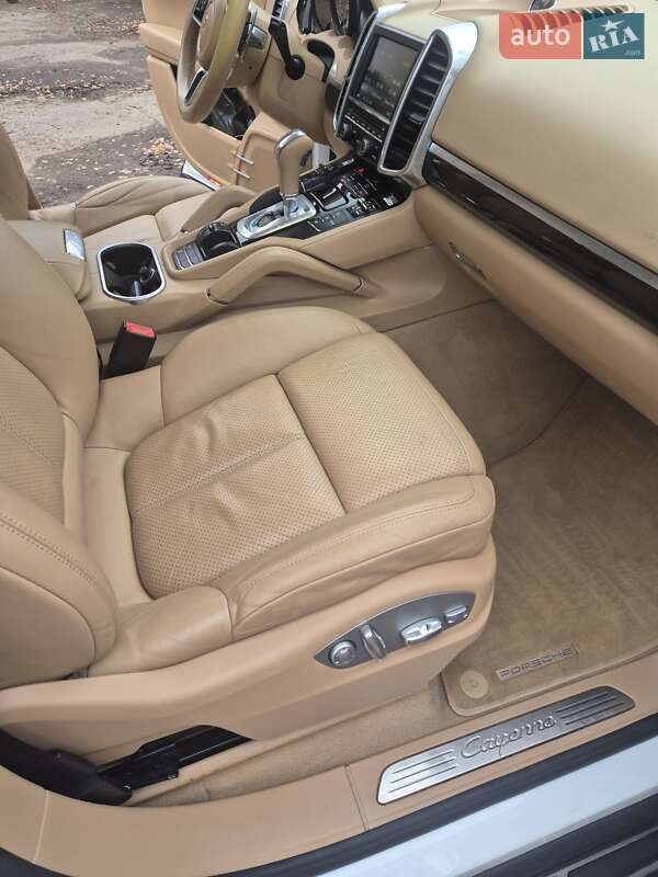 Внедорожник / Кроссовер Porsche Cayenne 2014 в Киеве