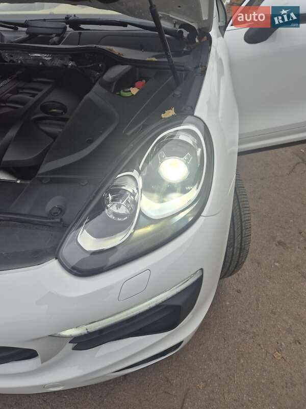 Внедорожник / Кроссовер Porsche Cayenne 2014 в Киеве