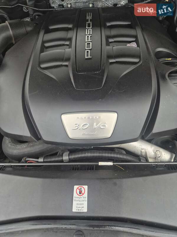 Внедорожник / Кроссовер Porsche Cayenne 2014 в Киеве