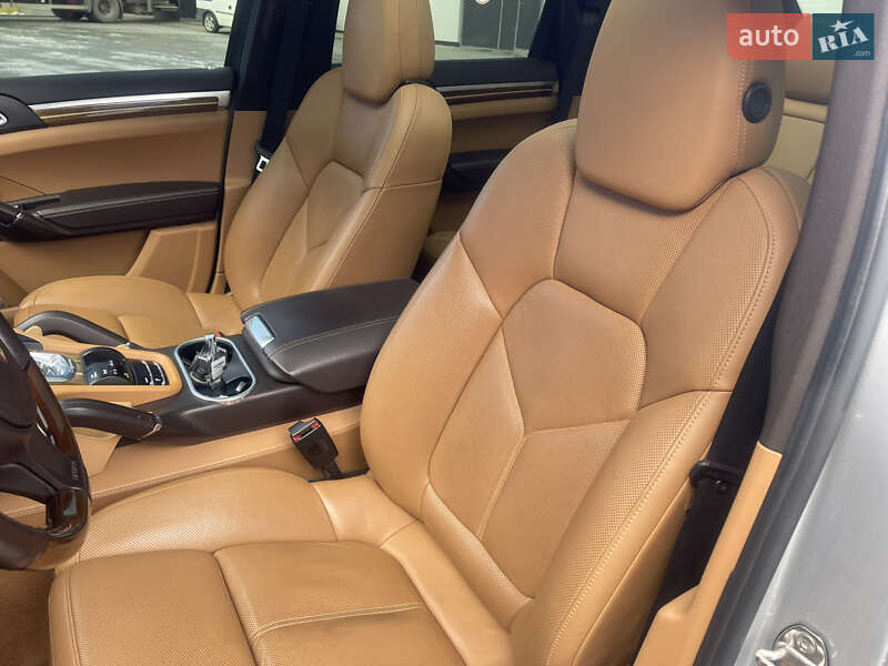 Позашляховик / Кросовер Porsche Cayenne 2013 в Бориславі