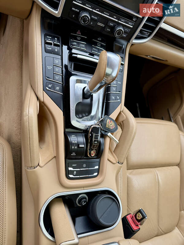 Внедорожник / Кроссовер Porsche Cayenne 2015 в Львове