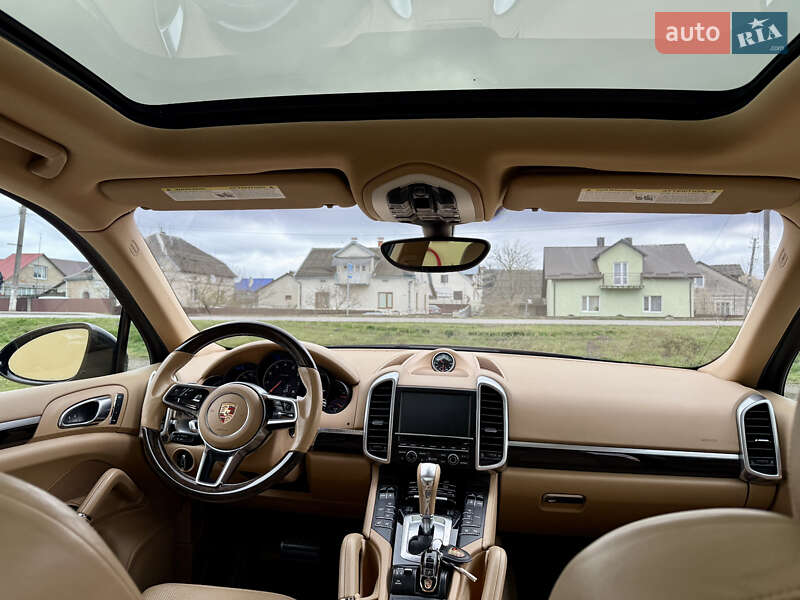 Внедорожник / Кроссовер Porsche Cayenne 2015 в Львове