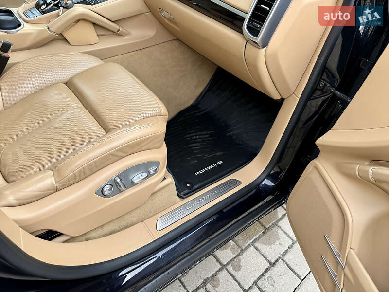 Внедорожник / Кроссовер Porsche Cayenne 2015 в Львове